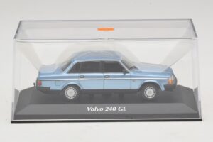 Volvo 240 GL Blue Metallic Maxichamps 1:43 940171400 Metall – Bild 4 von 5