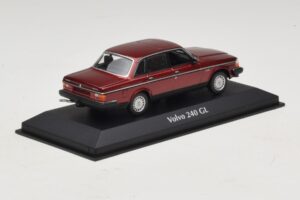 Volvo 240 GL Dark Red Metallic Maxichamps 1:43 940171401 Metall – Bild 2 von 5