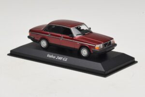 Volvo 240 GL Dark Red Metallic Maxichamps 1:43 940171401 Metall – Bild 3 von 5