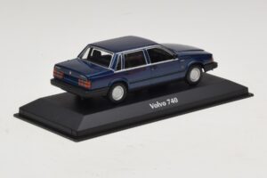 Volvo 740 Dark Blue Metallic Maxichamps 1:43 940171701 Metall – Bild 2 von 5