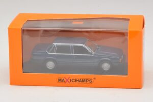 Volvo 740 Dark Blue Metallic Maxichamps 1:43 940171701 Metall – Bild 5 von 5