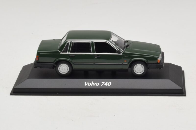 Volvo 740 Dunkelgrün Maxichamps 1:43 940171700 Metall